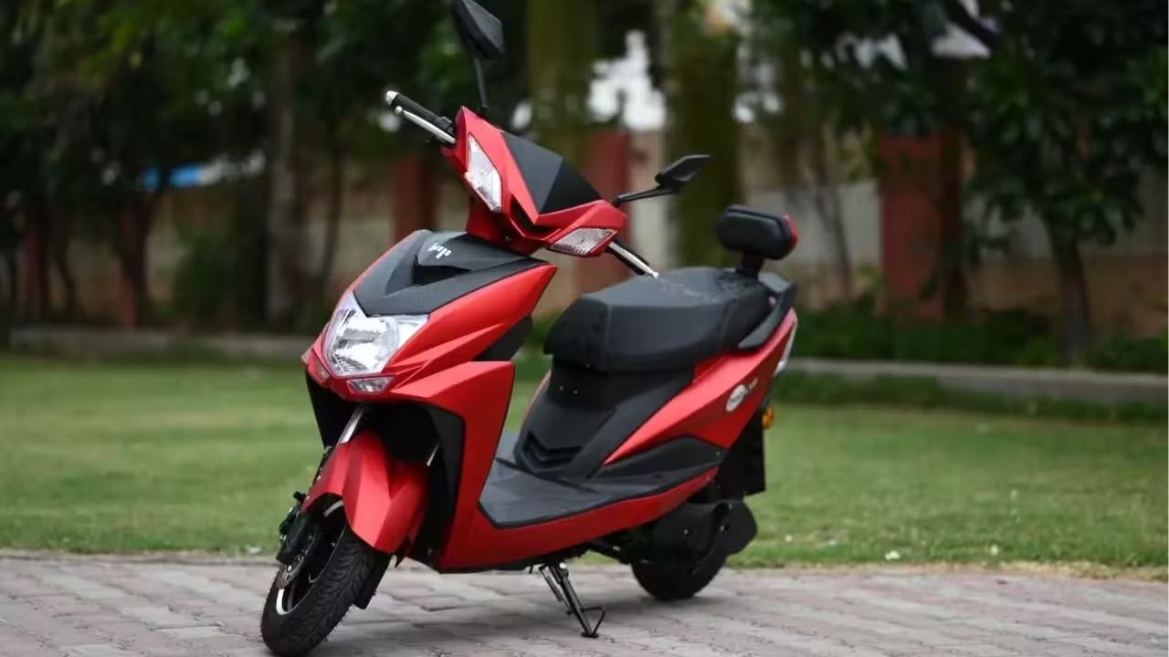 ई-स्कूटरच्या निर्यातीत ‘या’ कंपनीचा धुमाकूळ! TVS, Bajaj, Hero अन् Atherलाही टाकलं मागे