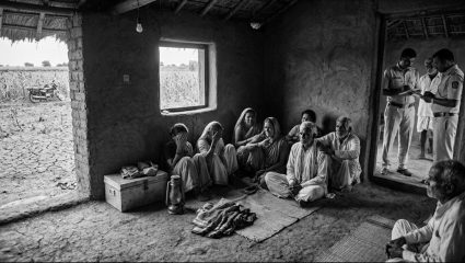 कर्ज फेडण्यासाठी जमीन विकली, वावर गहाण अन् पत्नीचे मंगळसूत्रही ठेवले; अखेर तरुण शेतकऱ्याने जीवन संपवले