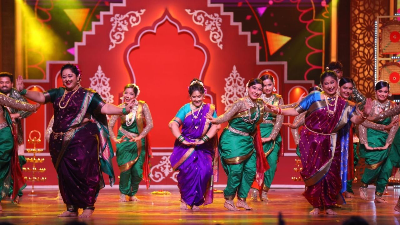 जर तुम्हाला या सर्व आईंचा हा धमाल परफॉर्मन्स आणि झी मराठी अवॉर्ड्सचा हा अविस्मरणीय सोहळा पाहायचा असेल, तर 31 ऑक्टोबर शनिवार आणि 1 नोव्हेंबर रविवार संध्याकाळी 7 वाजता फक्त आपल्या झी मराठी वाहिनीवर पाहायला अजिबात विसरू नका.