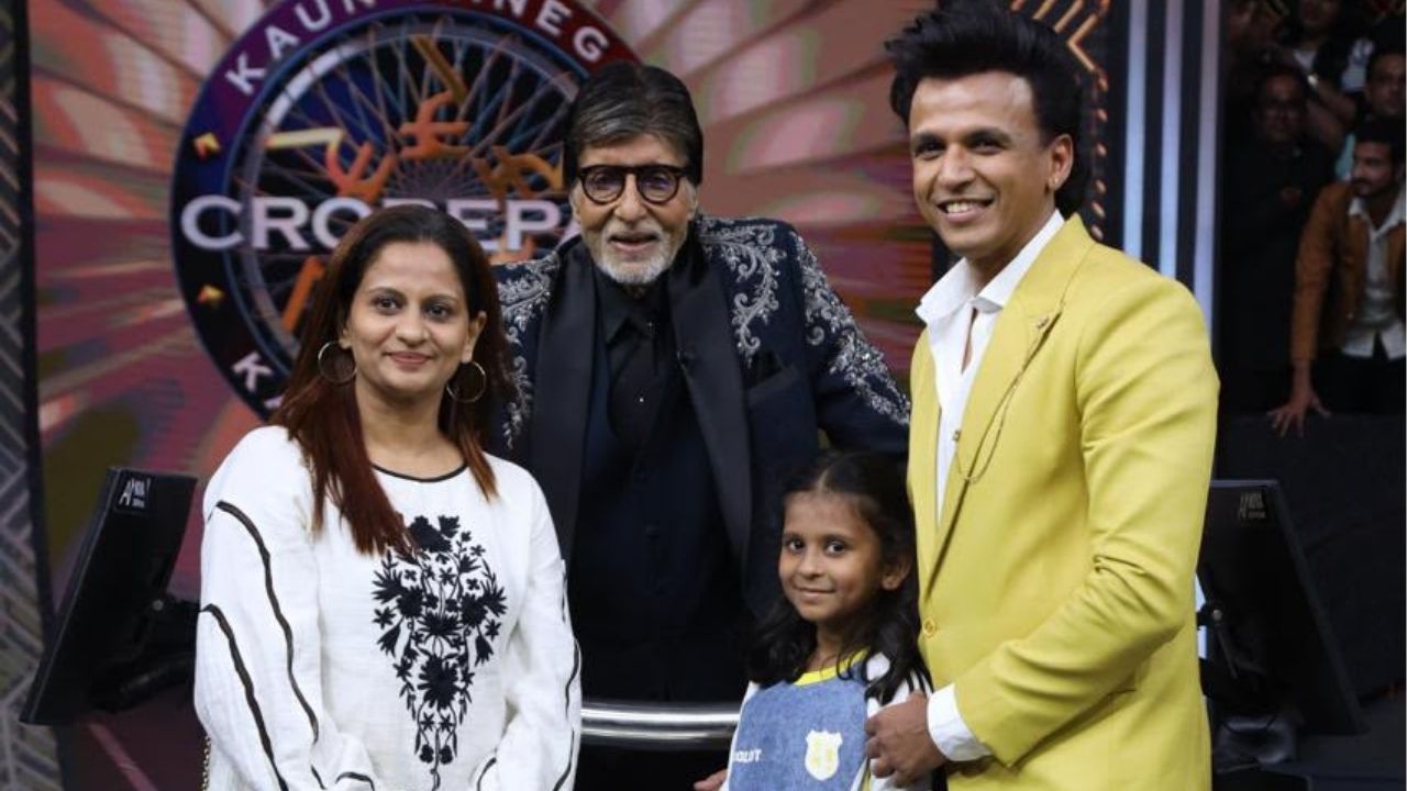 आजवर सगळ्यांनी अभिजीतच्या आवाजाची जादू अनुभवली आहे पण  हिंदी कोण होणार करोडपतीच्या ? सेटवर बिग बी च्या वाढदिवसाच्या निमित्तांने अभिजीतने खास गाण देखील गायलं. इंडियन आयडॉलचा पहिला विजेता आणि बिग बीची ही खास भेट नक्कीच अभिजीतसाठी महत्त्वपूर्ण आहे. 