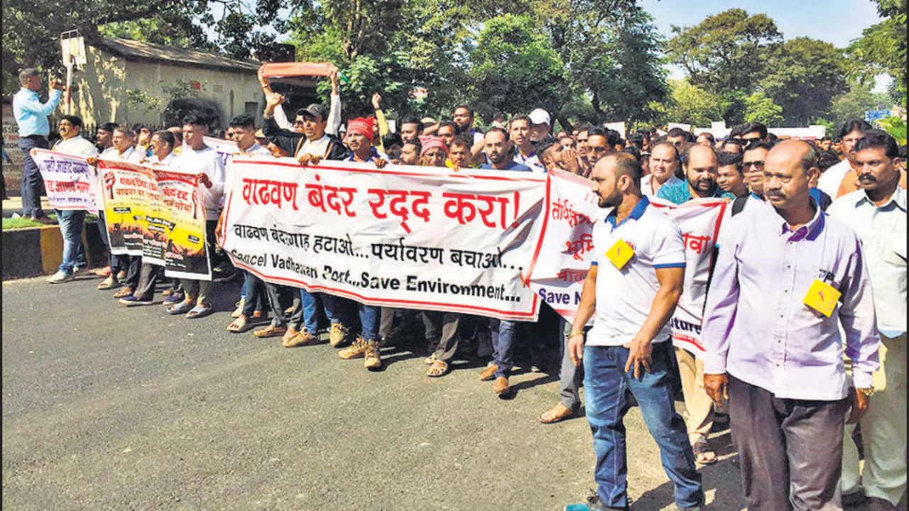 Vadhavan Port Protest : भर उन्हात ५०० हून अधिक पोलीस अन् हजारो भूमिपुत्र आमनेसामने! वाढवण बंदरविरोधात वरोरमध्ये आंदोलन पेटले