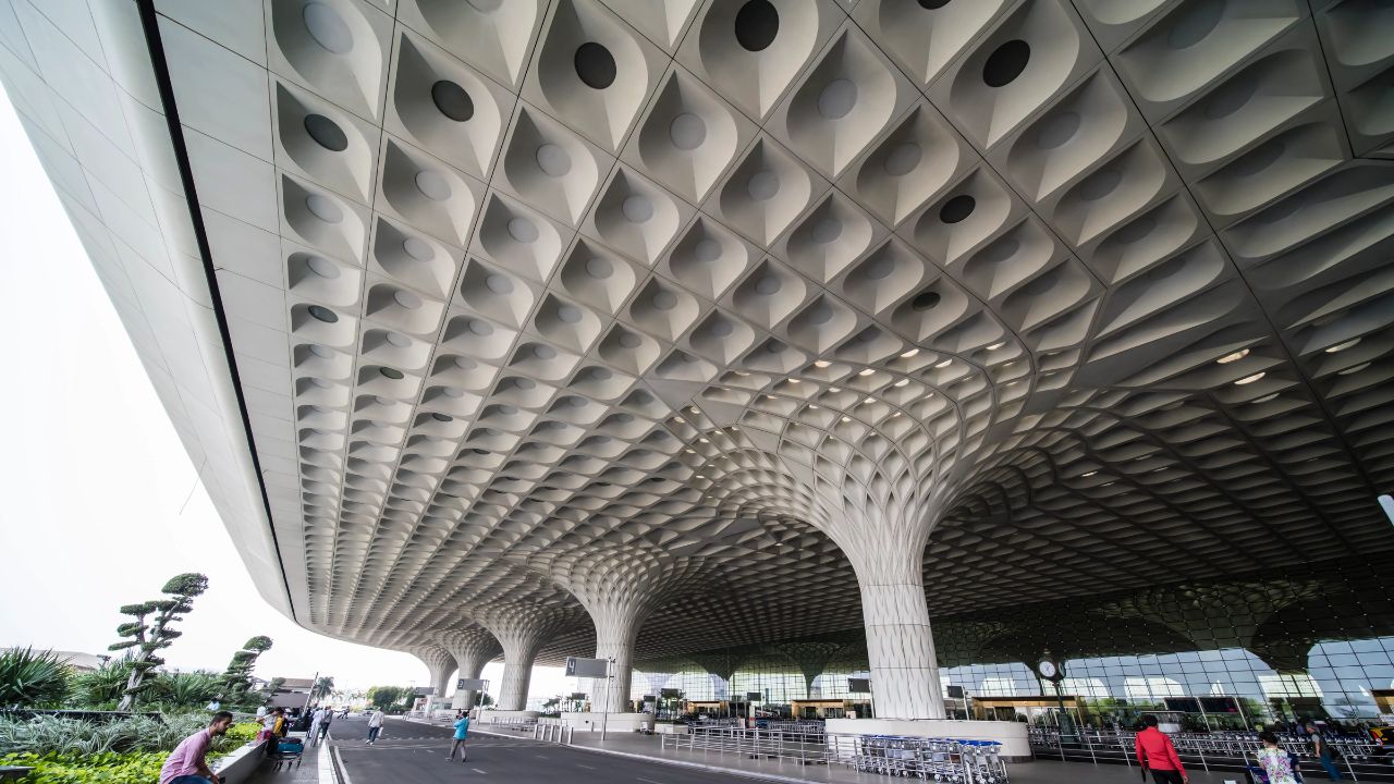 केंद्र सरकारचा मोठा निर्णय! विमान प्रवाशांनो इथे लक्ष्य् द्या… Mumbai Airport वरून 265 International Flights शिफ्ट होणार नाहीत!