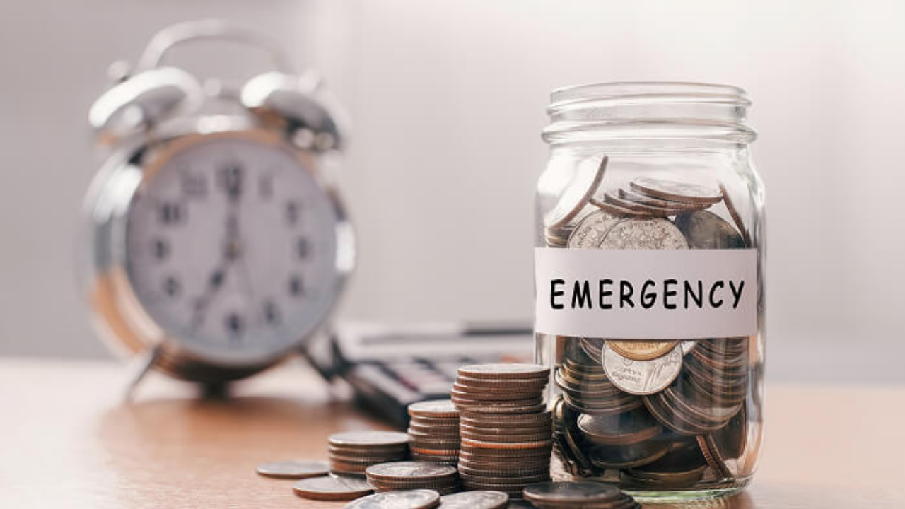 Emergency Fund ठेवायचा कुठे? FD, Savings की Liquid Fund; कोणता पर्याय ठरेल योग्य?
