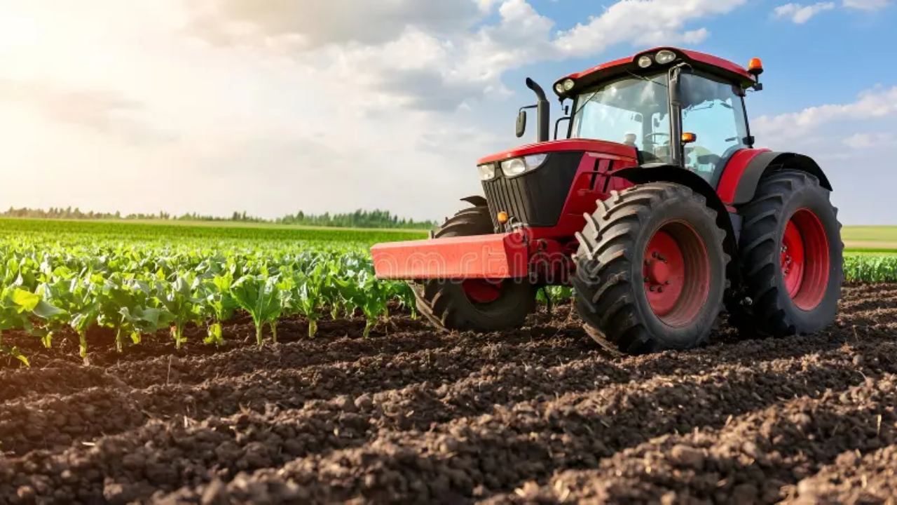 Tractor Subsidy Scheme : शेतकऱ्यांनो, 10 लाखांचा ट्रॅक्टर 5 लाखांत! शेती यंत्रांवरही तगडी Subsidy… ‘या’ तारखेपूर्वी करा अर्ज
