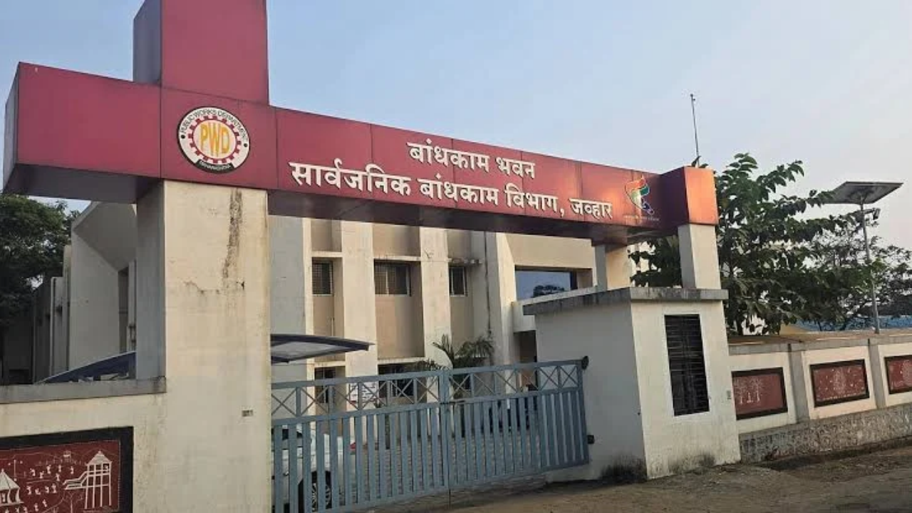 Jawhar PWD Fake FDR : पुरावे नष्ट करण्याचा कट? जव्हार बांधकाम विभागात लाखो-कोट्यवधींचा FDR घोटाळा; बिंग फुटण्याआधीच कागदपत्रे गायब