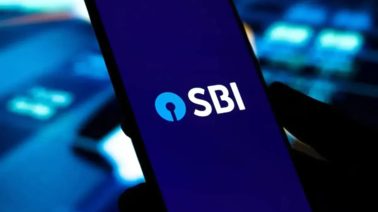 SBI Data Leak Confirmed : SBI ने अखेर डेटा चोरी स्वीकारली! ग्राहकांची माहिती डार्क वेबवर लीक झाल्याची बँकेकडून पुष्टी