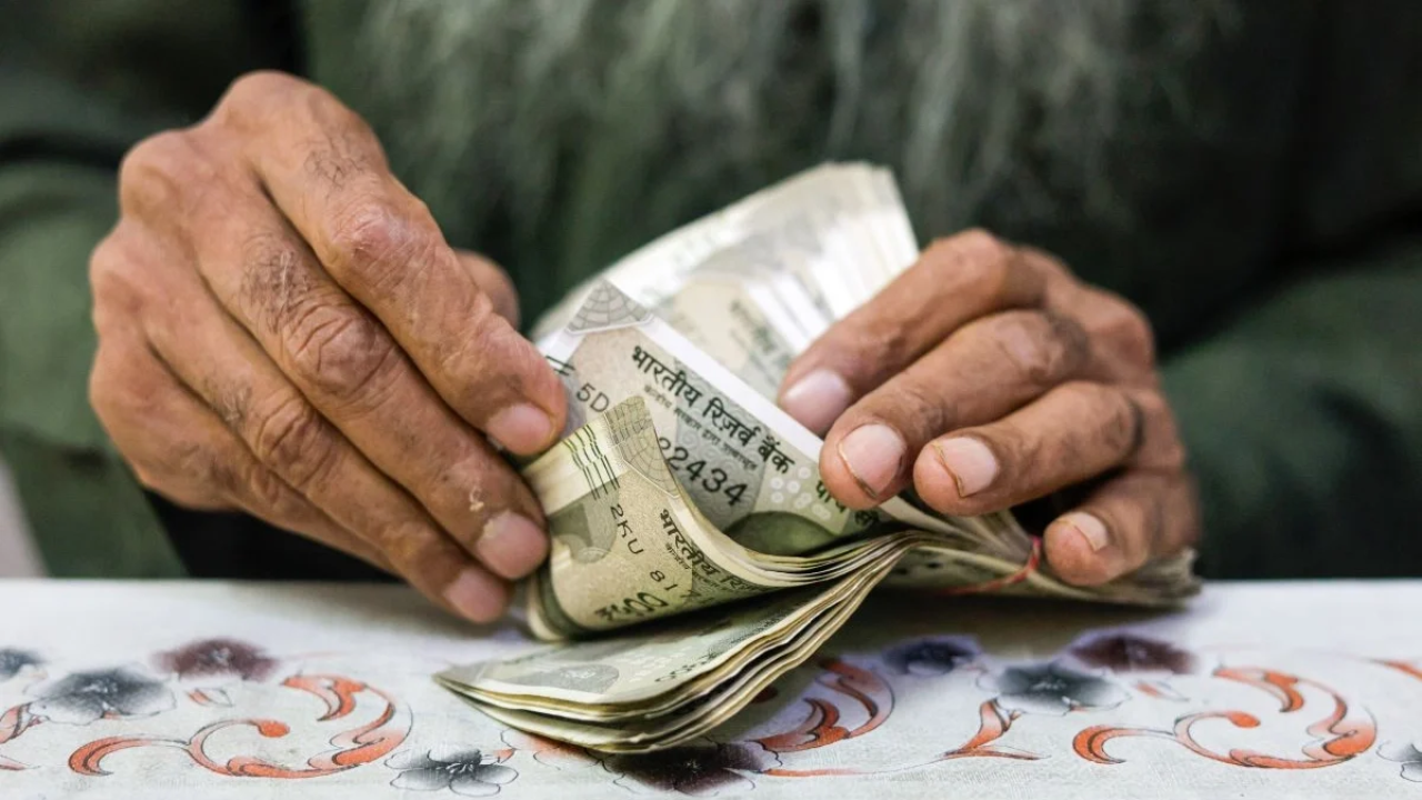 Best 5 Year Savings Scheme : अवघ्या 5 वर्षांत ‘ही’ योजना बनवेल लाखपती! दरमहा किती करावी लागेल बचत; जाणून घ्या गणित