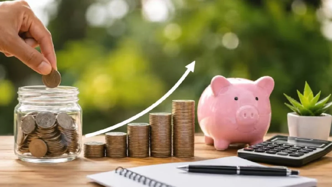 RBI Unchanged Repo Rate : RBI च्या निर्णयामुळे FD गुंतवणूकदार खूश! व्याजदर कमी न झाल्याने बँक FD  वर मिळणार तगडा परतावा