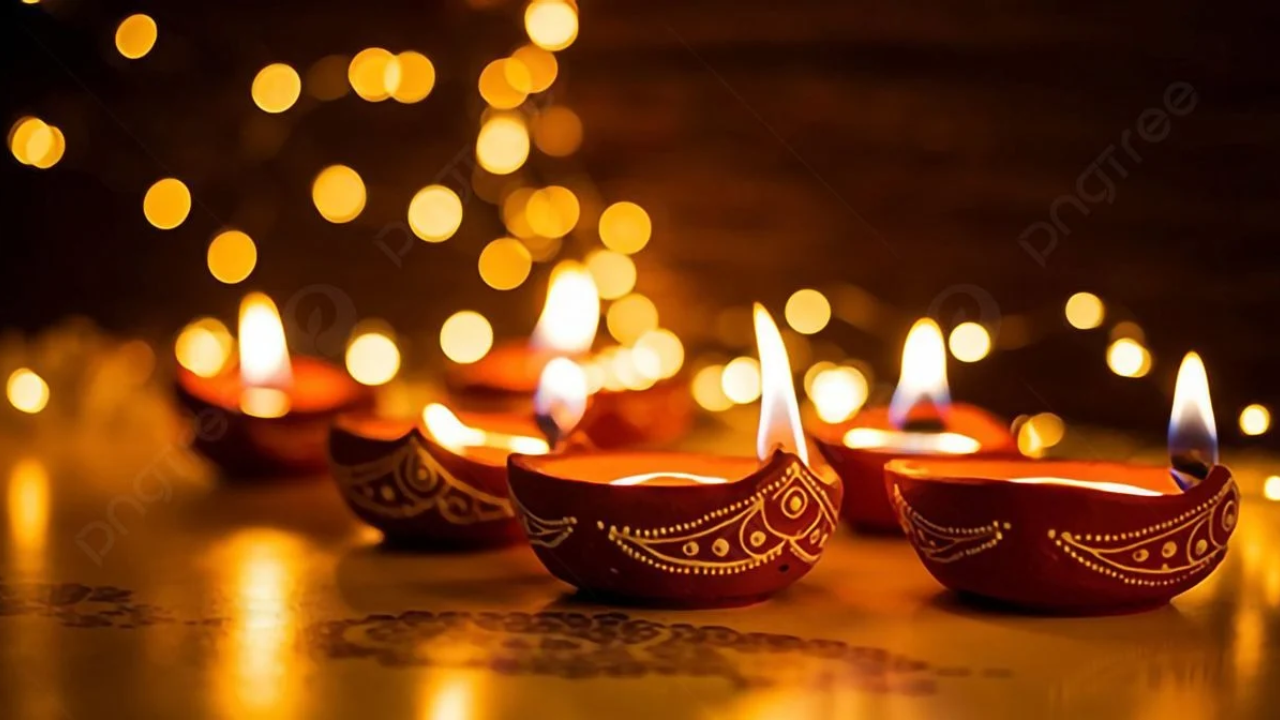 अवघ्या १० ते १५ हजार रुपयांच्या भांडवलात घरच्या घरी सुवासिक आणि डिझायनर मेणबत्त्या बनवण्याचा व्यवसाय सुरू करता येतो.