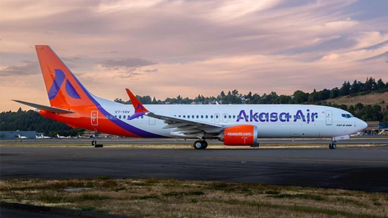 Akasa Air Flight : अवघ्या 4 वर्षांत अकासा एअरची तुफान भरारी! रोज 200 हून अधिक उड्डाण; दिल्ली, मुंबई, बेंगळुरूसह ‘या’ शहरांना फायदा