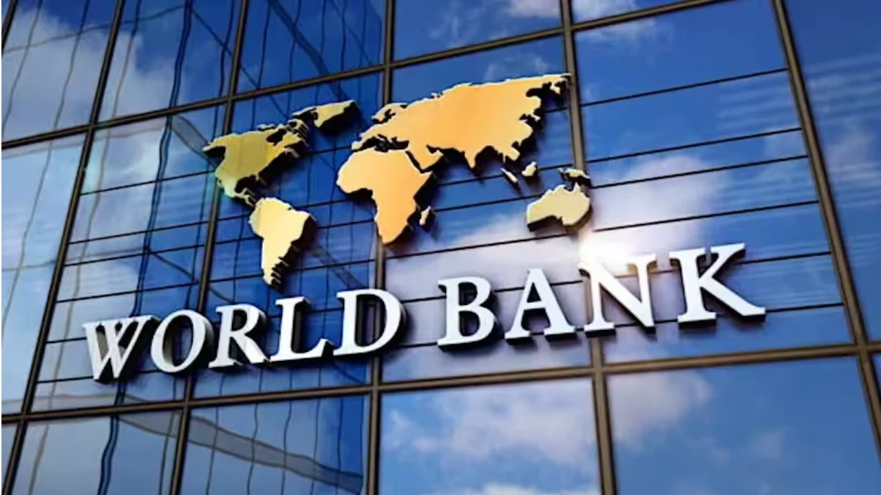 World Bank Report : सांगता काय? देशात गरिबी झपाट्याने कमी; गेल्या दशकात 50 कोटी लोकं गरिबीतून बाहेर; जागतिक बँकेचा मोठा खुलासा