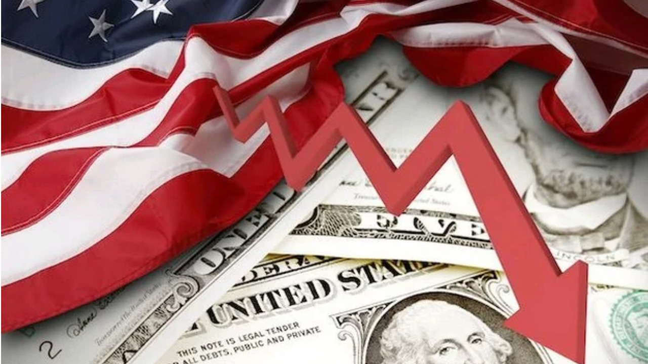 US Economy Slowdown : महासत्ता धोक्यात? मंदीच्या विळख्यात अडकली सर्वात मोठी इकॉनमी! आर्थिक परिस्थितीवरून अमेरिकेत मोठी निराशा