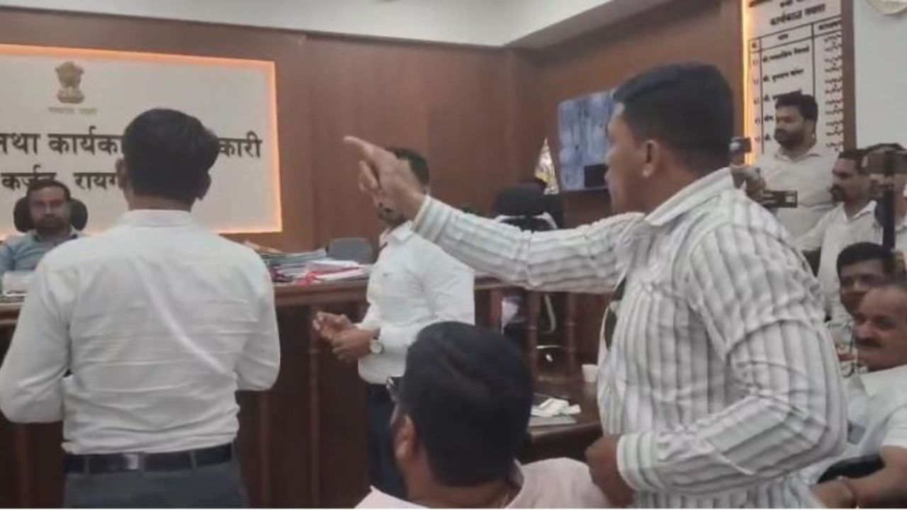 Torrent Project : ‘अडाणी शेतकरी’ शब्दावरून वाद पेटला… Karjat मध्ये भूसंपादन सुनावणीत मोठा राडा! थेट जनसुनावणी बंद पाडली