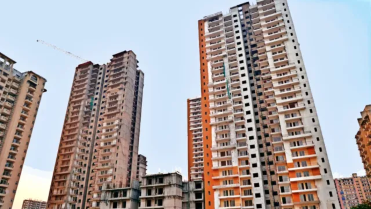 Mumbai Housing Redevelopment : मुंबईत घर घेण्याचे स्वप्न होणार पूर्ण? पुढील 15-20 वर्षांत 30 लाख नव्या घरांची निर्मिती
