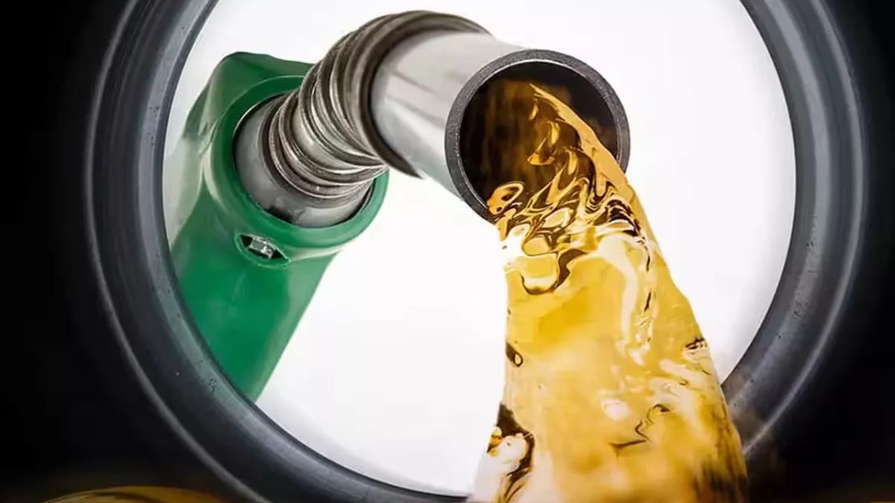 India Diesel Demand : देशात नक्की घडतंय काय? डिझेलच्या मागणीत अचानक वाढ! 15 दिवसांत तब्बल 36.5 लाख टन इंधनाचा वापर