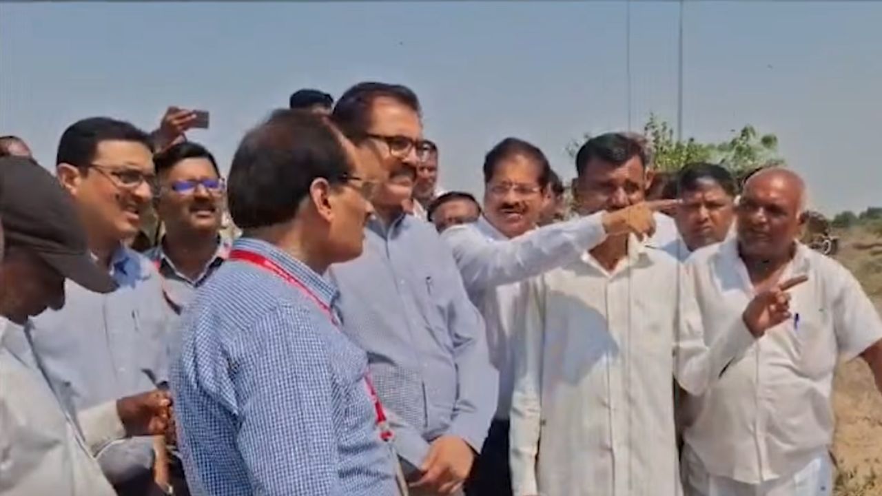 Ahilyanagar News: केंद्रीय पथक थेट बांधावर; अहिल्यानगरच्या दुष्काळग्रस्त शेतकऱ्यांनी मांडल्या व्यथा