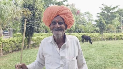 Maharashtra Drought 2026: दुष्काळाचा हाहाकार! पाच दुष्काळ पाहिलेल्या ९५ वर्षीय वृद्धाची हृदयद्रावक हाक; ‘अशी परिस्थिती कधी…’