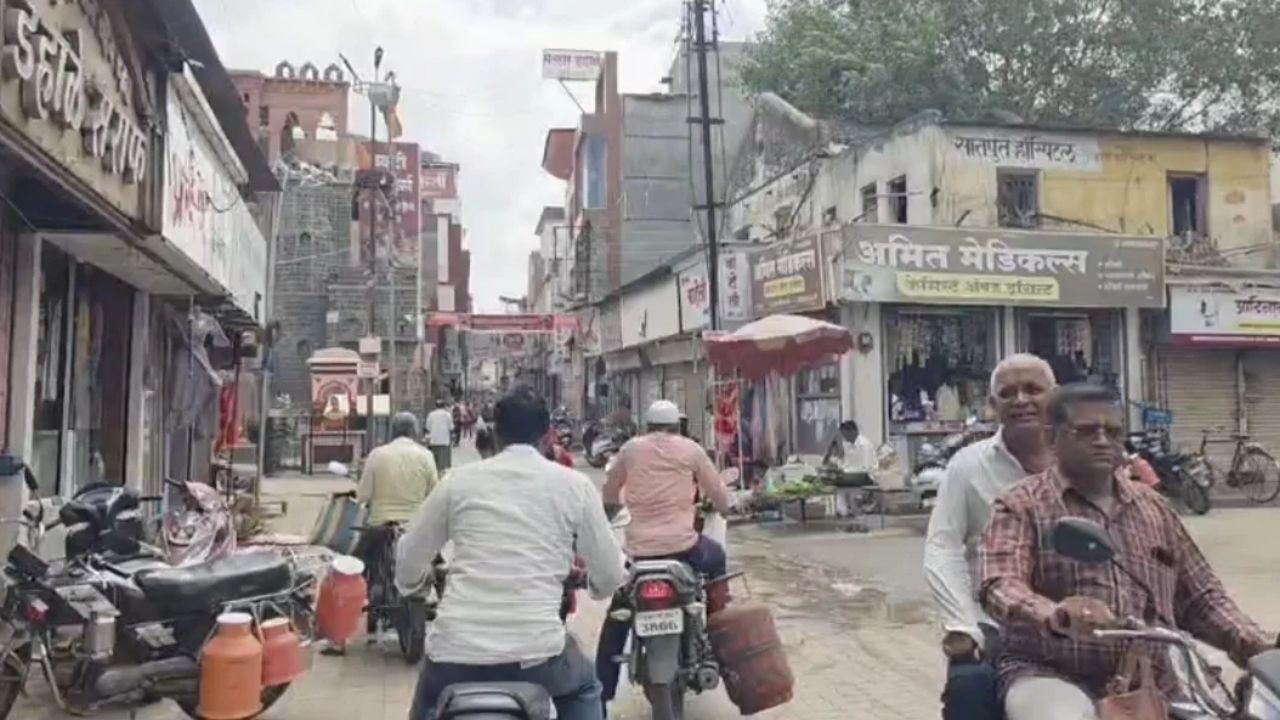 Navarashtra Impact: ‘नवराष्ट्र’च्या पाठपुराव्याला यश! आंबेडकर चौक ते शिवाजी महाराज चौक अतिक्रमणांवर नगरपरिषदेची कारवाई