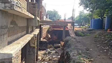 Raigad News: आश्रमशाळेच्या बांधकामात निकृष्ट दर्जाचे साहित्य वापरल्याचा आरोप; चौकशीची मागणी जोर धरणार?