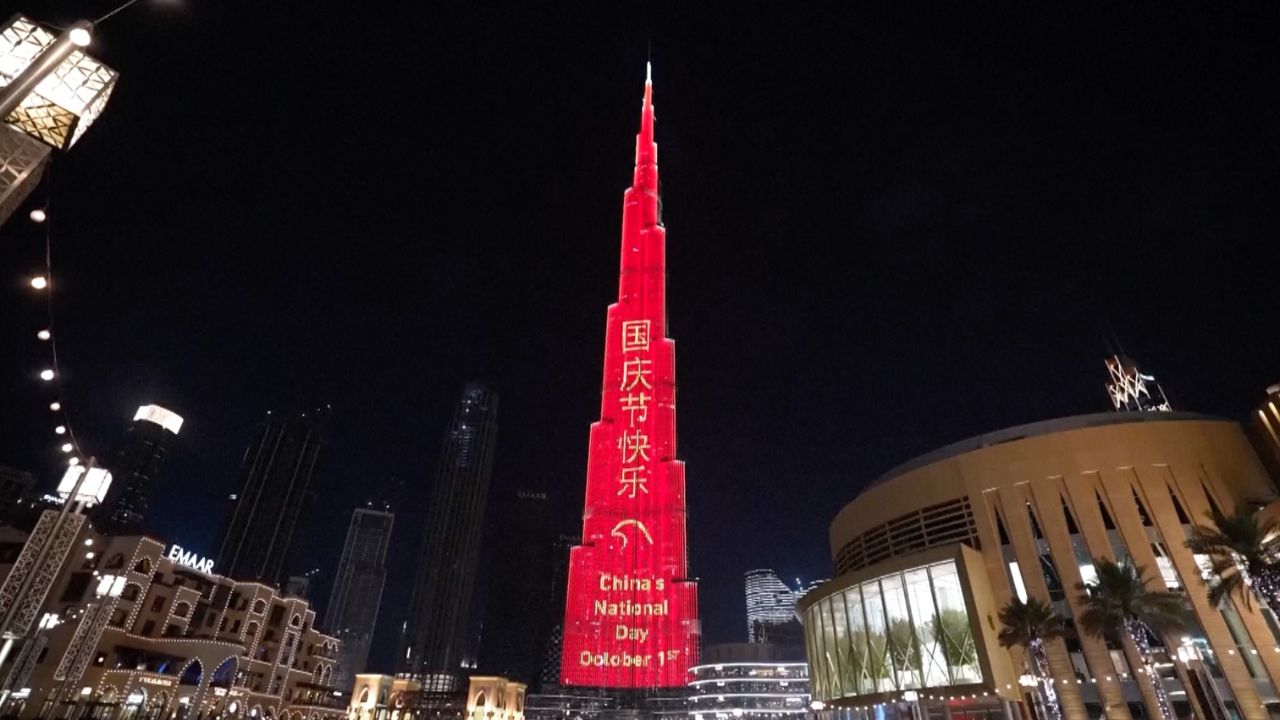 Burj Khalifa Show : चीनच्या 77 व्या राष्ट्रीय दिनानिमित्त चिनी ध्वजाच्या रंगांनी उजळला बुर्ज खलिफा; पाहा नयनरम्य VIRAL VIDEO