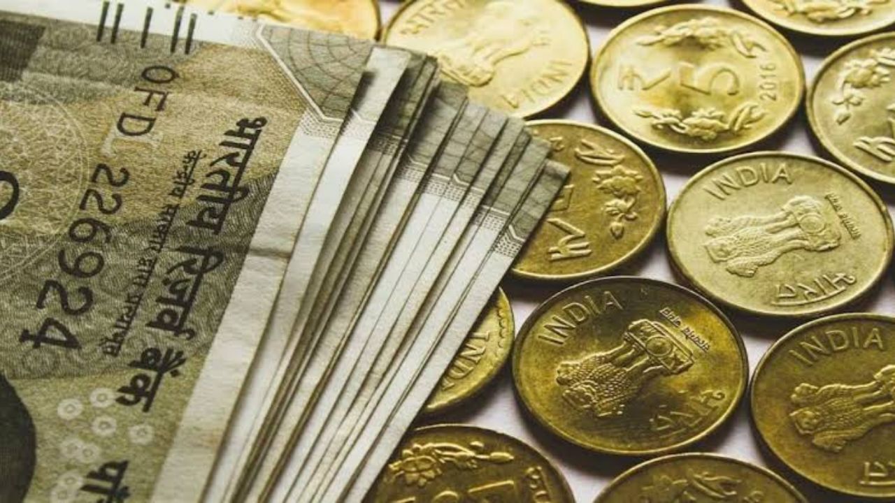 Central Govt Employees Diwali Bonus: केंद्रीय कर्मचाऱ्यांसाठी खुशखबर, सरकारने जाहीर केला 30 दिवसांचा बोनस, खात्यात येणार इतके पैसे