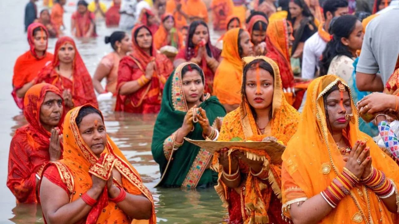 Navratri 2026 First Day: नवरात्रीची पहिली माळ चुकवू नका! देवी शैलपुत्रीची पूजा, आवडता नैवेद्य आणि शुभ रंग जाणून घ्या