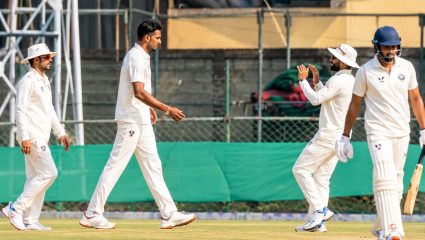 Nagpur News : विदर्भाच्या गोलंदाजांचा जम्मू-काश्मीरला दणका; २६० धावांत डाव संपुष्टात, कवलप्रीतचे शतक हुकले
