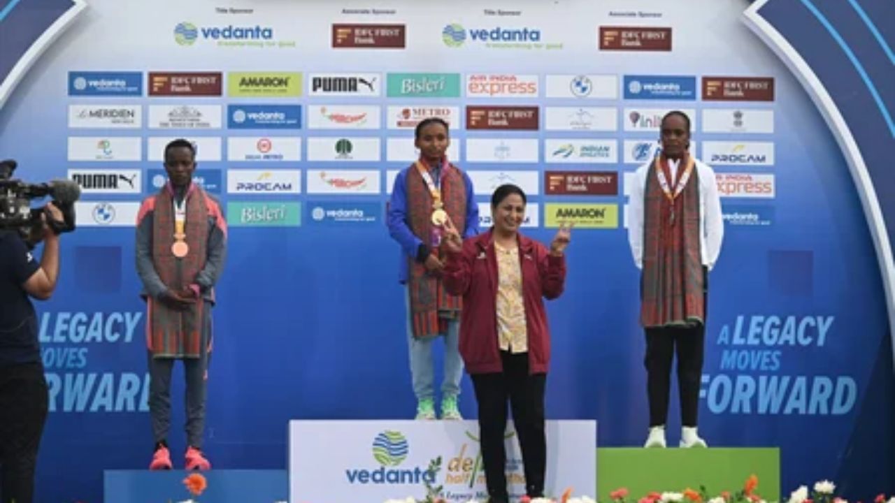 Delhi Half Marathon : दिल्ली हाफ मॅरेथॉनमध्ये केनियाचा डंका! माताताने मोडला कोर्स रेकॉर्ड, महिलांमध्ये एलेमू अव्वल