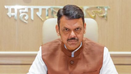 Devendra Fadnavis: ‘सरन्यायाधीशांनी आंदोलकांना भेटावं, असं कोणत्या संविधानात लिहिलंय?’ फडणवीसांचा विरोधकांना थेट सवाल
