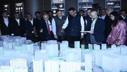 Devendra Fadnavis: धारावी पुनर्विकास कसा असेल? घरांपासून उद्योगांच्या जागेपर्यंत सर्व काही एकाच छताखाली; ‘एक्सपिरियन्स सेंटर’ सुरू