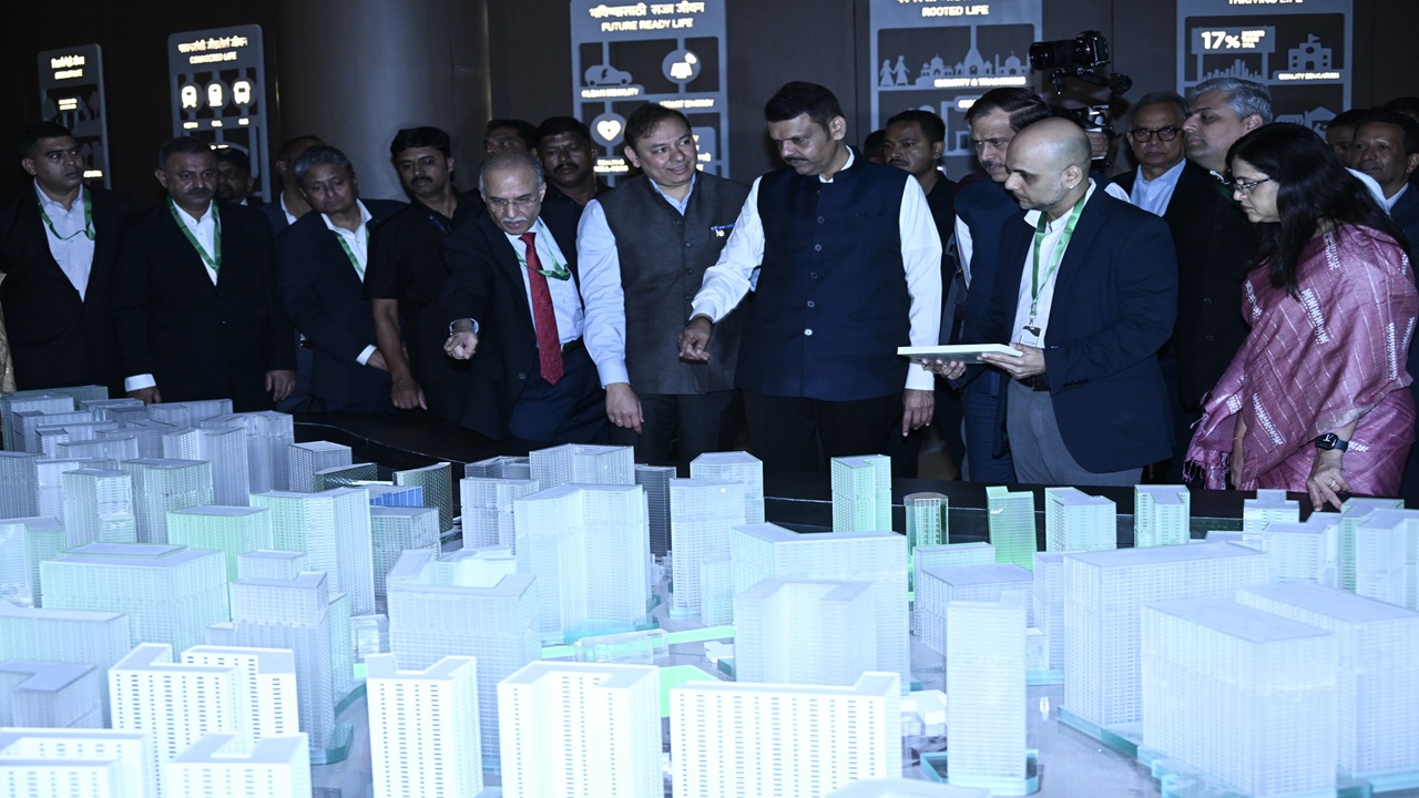 Devendra Fadnavis: धारावी पुनर्विकास कसा असेल? घरांपासून उद्योगांच्या जागेपर्यंत सर्व काही एकाच छताखाली; ‘एक्सपिरियन्स सेंटर’ सुरू