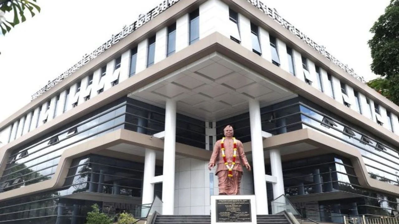 District Bank Election 2026: जिल्हा बँक निवडणुकीत मोठा ट्विस्ट! सात दिग्गजांचे अर्ज कायम राहणार की माघार? सीमोल्लंघनानंतर फैसला