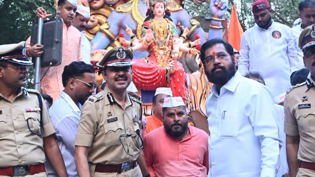 DCM Eknath Shinde : देवीच्या चरणी बळीराजासाठी साकडे; दुष्काळात सरकार खंबीरपणे पाठीशी – एकनाथ शिंदे