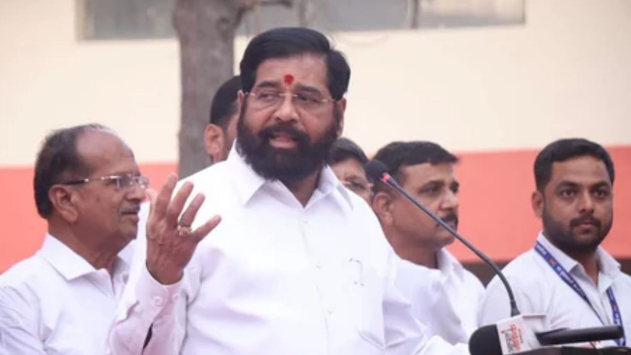 शेतकऱ्यांना त्रास दिल्यास कारवाई अटळ! कर्जवसुली एजंटांना Eknath Shinde यांचा इशारा