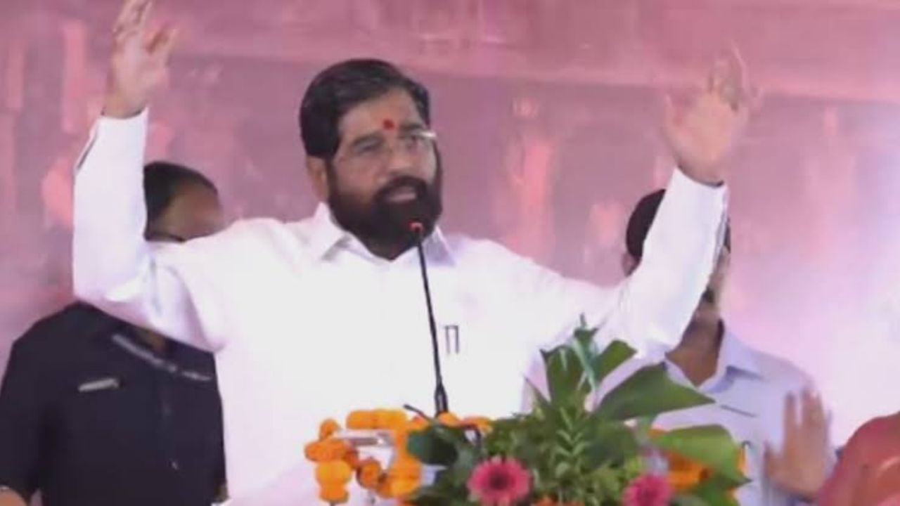 Eknath Shinde : ‘राजसत्तेपेक्षा धर्मसत्ता श्रेष्ठ’; संतांच्या आशीर्वादाने कुंभ यशस्वी करणार – एकनाथ शिंदे
