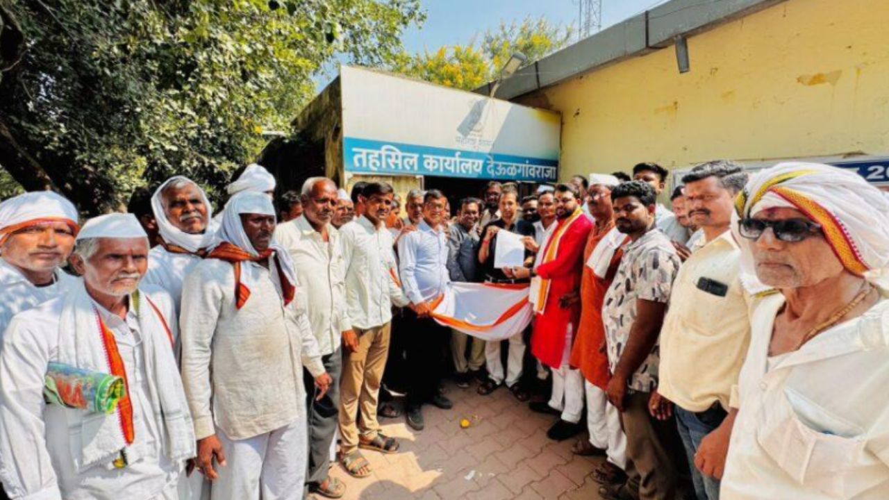 Buldhana: क्रांतिकारी शेतकरी संघटनेचे भीक मांगो आंदोलन; ५ हजार रुपयांची भीक सरकारला पाठवली