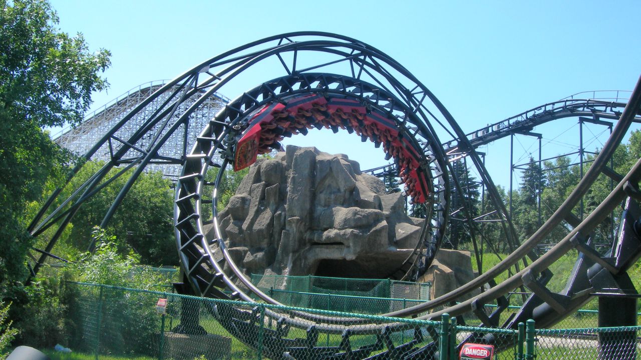 Fatal Roller Coaster Accident: थरारक राईड ठरली जीवघेणी! अमेरिकेतील थीम पार्कमध्ये Roller Coasterवरून पडून एकाचा मृत्यू