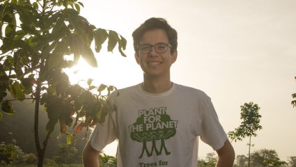 Felix Finkbeiner : एका चॉकलेटने लावली 1 कोटी झाडे; जर्मनीतील ‘या’ शाळकरी मुलाने कशी घडवून आणली जगभरात वृक्षारोपणाची महाक्रांती?