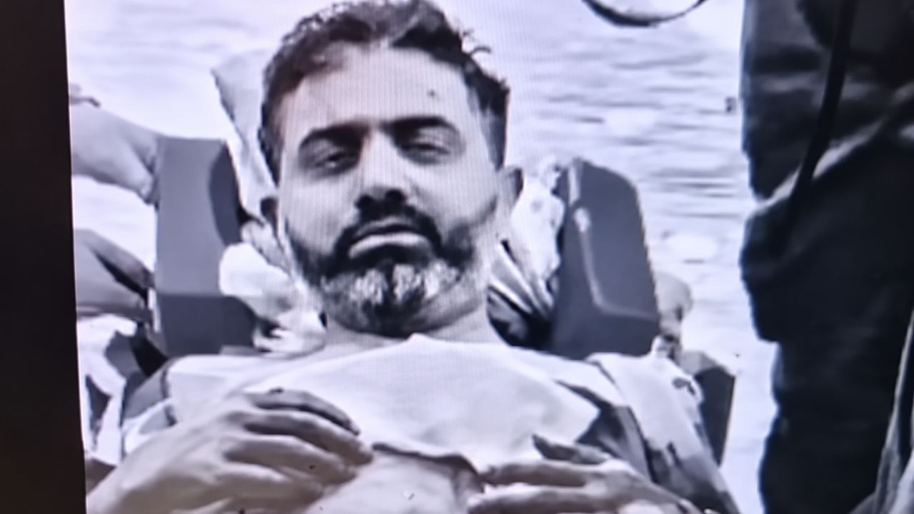 Flydubai Attack: स्ट्रेचरवर दिसले कॅप्टन स्मित मच्छार; कॉकपिटमधील हल्ल्यानंतर पहिला VIDEO समोर