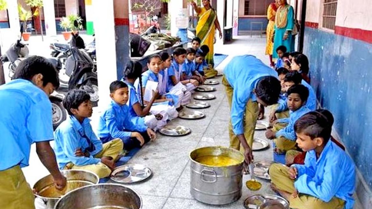 Fresh And Nutritious Meals : विद्यार्थ्यांना ताजा पोषण आहार वेळेत मिळावा; जिल्हास्तरावर निर्णयाचे अधिकार देणार