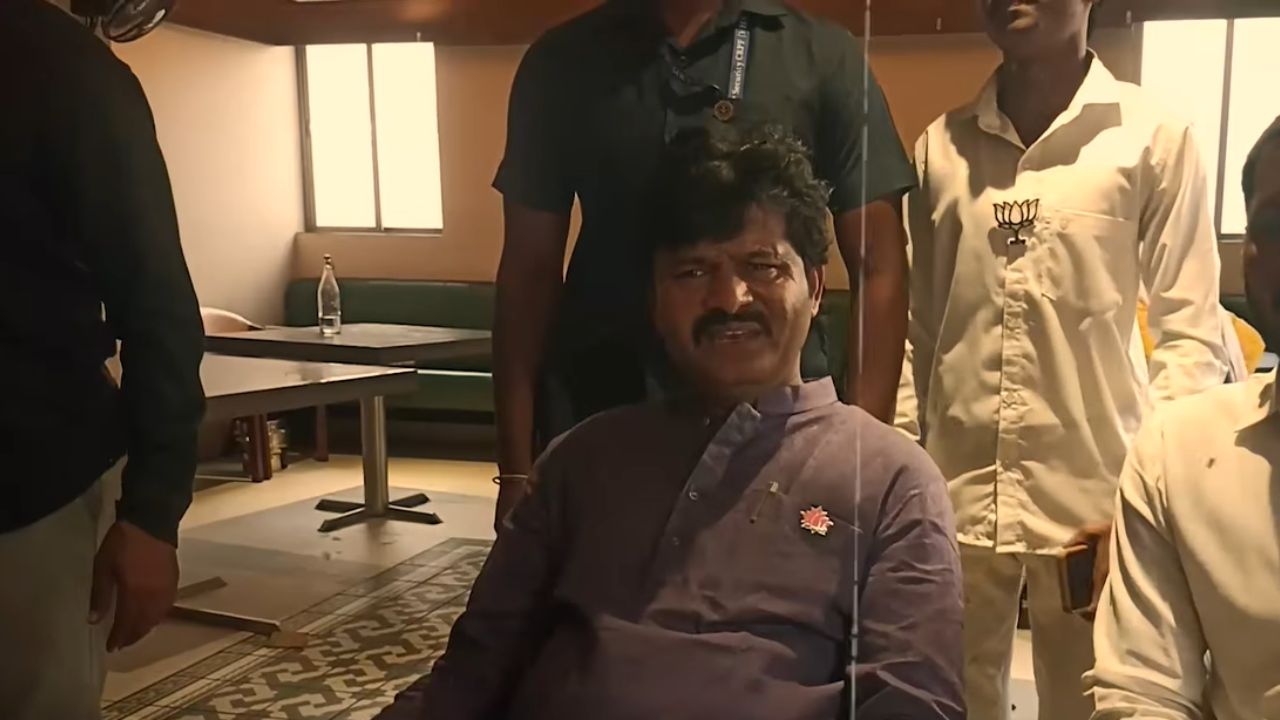 Gopichand Padalkar : सांगली जिल्हा बँकेसाठी मुख्यमंत्र्यांचा फोन! १५ जागा बिनविरोध