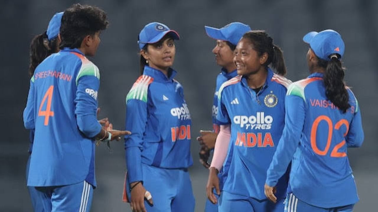 Ind vs Zim : वैष्णवी शर्माचा ‘पंच’; भारताच्या गोलंदाजांनी झिम्बॉब्वेला 131 धावांत गुंडाळलं, ‘क्लीन स्वीप’ करण्याचा मार्ग मोकळा