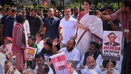 Rahul Gandhi INDIA Bloc Protest : ‘गैरहजर खासदारांची यादी तयार करा!’ राहुल गांधींचा थेट आदेश, SIR आंदोलनावरून आक्रमक