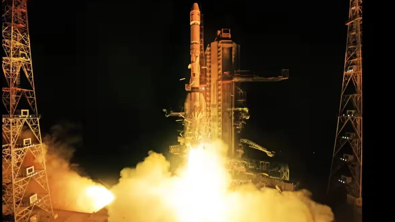 ISRO : अमेरिकन GPS ला भारतीय उत्तर! अचूक नेव्हिगेशनसाठी इस्रोने लाँच केला NVS-03 उपग्रह; पंतप्रधान मोदींकडून कौतुक