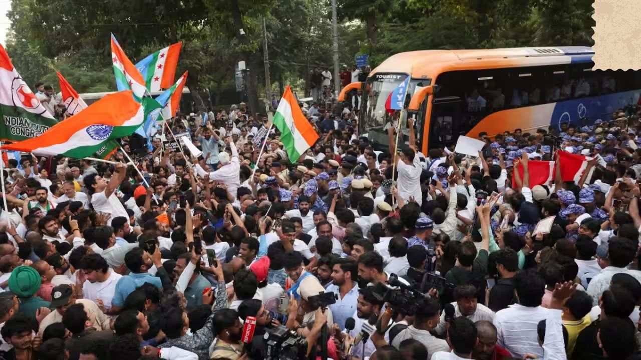Delhi Protest News: दिल्लीत हाय अलर्ट! सुरक्षेसाठी हजारो जवान तैनात, अनेक ट्रेन, मेट्रो आणि शाळा बंद