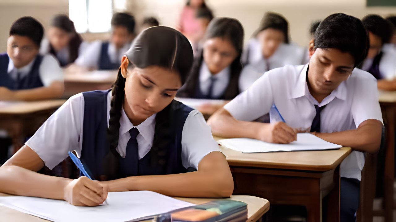 CBSE Exam : एक लहानशी चूक अन् मार्कशीट अडकणार! १०वी आणि १२वीच्या विद्यार्थ्यांनी फॉर्म भरण्यापूर्वी ‘हे’ महत्त्वाचे अपडेट वाचाच