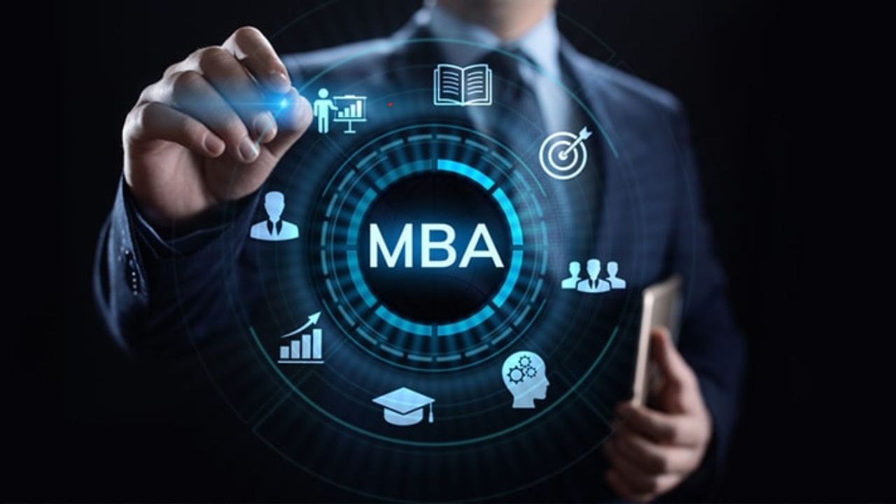 MBA Specializations: पदवीनंतर कोणते एमबीए स्पेशलायझेशन करिअरसाठी बेस्ट? जाणून घ्या एका क्लिकवर..