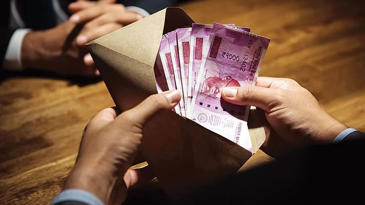 Government Salary & Grade Pay: सरकारी नोकरीत ”ग्रेड-पे’चा अर्थ काय? जाणून घ्या बेसिक सॅलरी आणि इन-हैंड पगाराचे गणित!