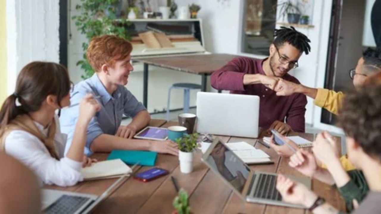 Top 6 Skills for Success: फक्त पदवी पुरेशी नाही! ‘या’ ६ महत्त्वाच्या कौशल्याने कमवा बक्कळ पैसा