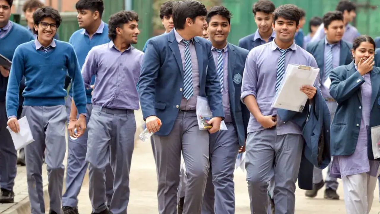 CBSE Private Board Exam: शाळेत न जाताही देता येणार सीबीएसई बोर्ड परीक्षा; जाणून घ्या अर्ज प्रक्रिया, नियम आणि फायदे